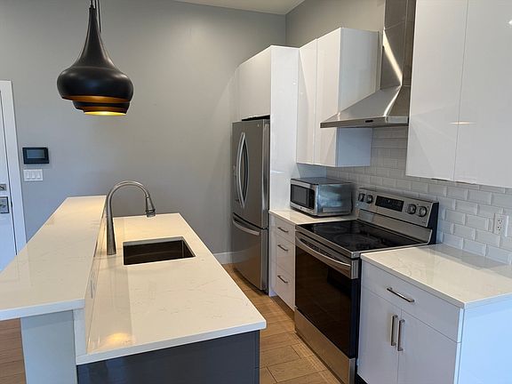 5th image of 60 Cross St E #207