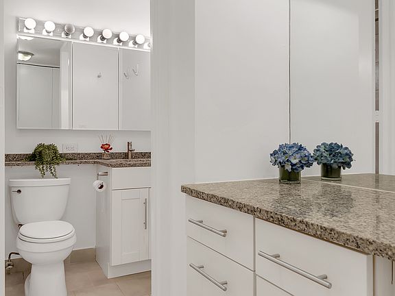 4th image of 1 Irving Pl APT V8l