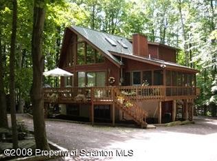 250 Ridgewood Cir, Lake Ariel, PA 18436