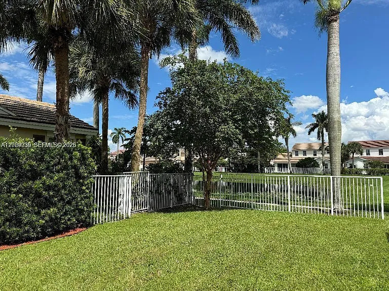 4762 Lakeside Ter — Photo 11