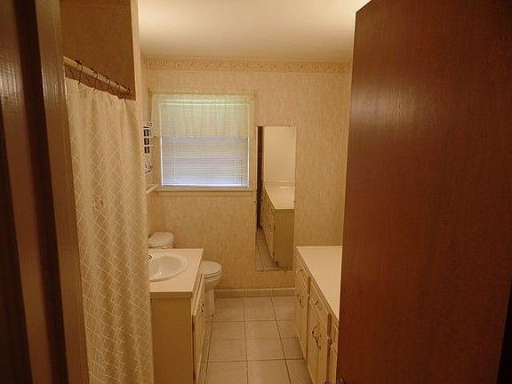 3rd image of 1105 Linkwood Dr