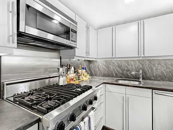 5th image of 305 2nd Ave APT 319