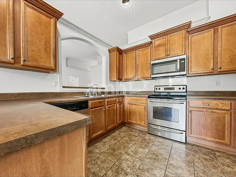 410 Vaiden Dr N — Photo 3