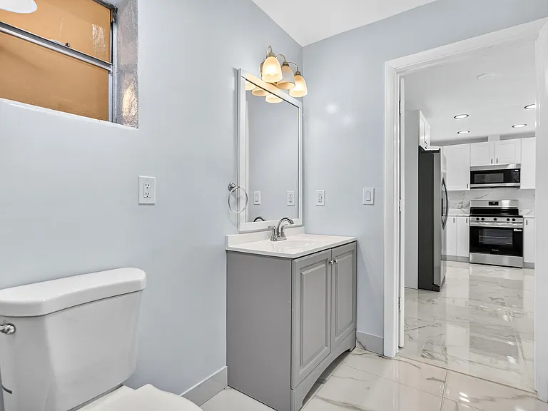 1531 NE 33rd St — Photo 3