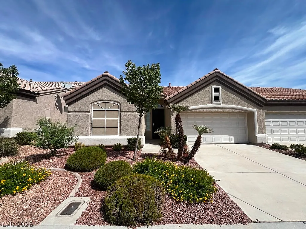 3 bed, 2.0 bath, 1612 sqft, $2,195 — Photo 1