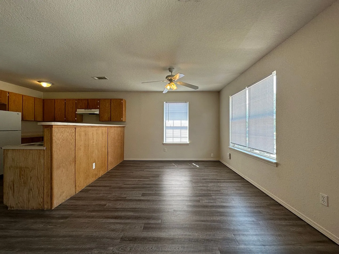 Charming 2 Bedroom, 2 Bathroom Apartment Near UAFS *Washer/Dryer Hookups* — Photo 3