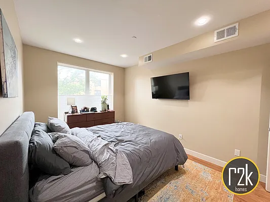 Rented by Realty 2000 Corp | media 14