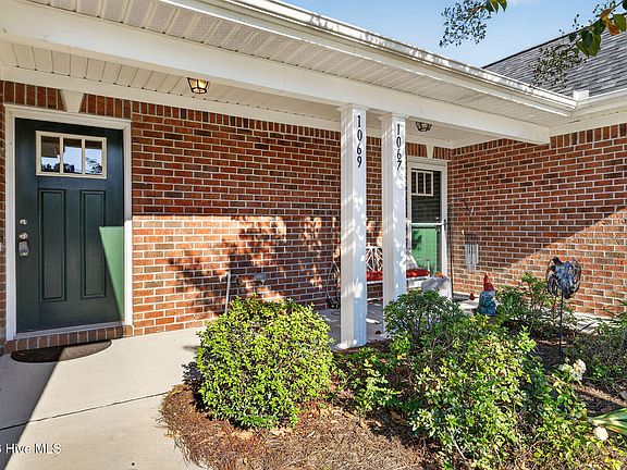 4th image of 1069 Bridgeport Way