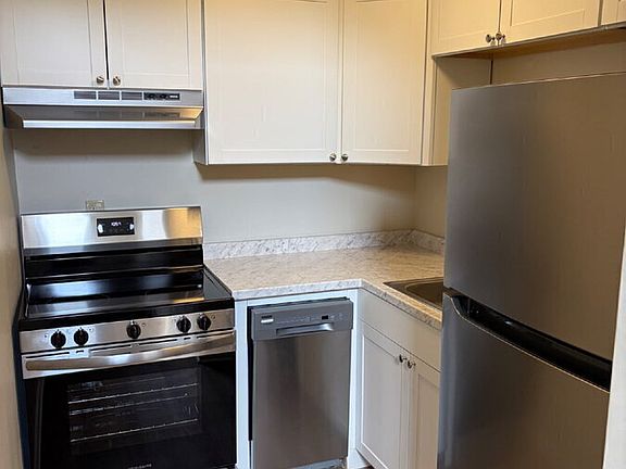 4th image of 1313 Bradley Dr