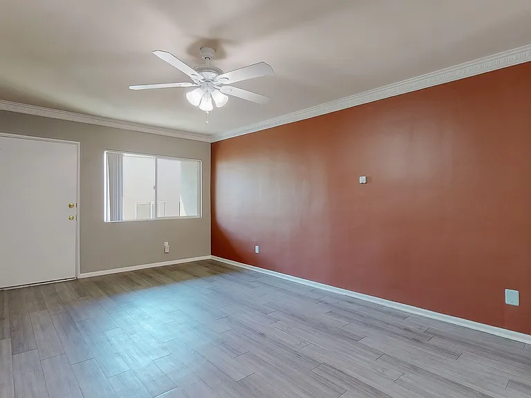1818 N Kingsley Dr — Photo 4