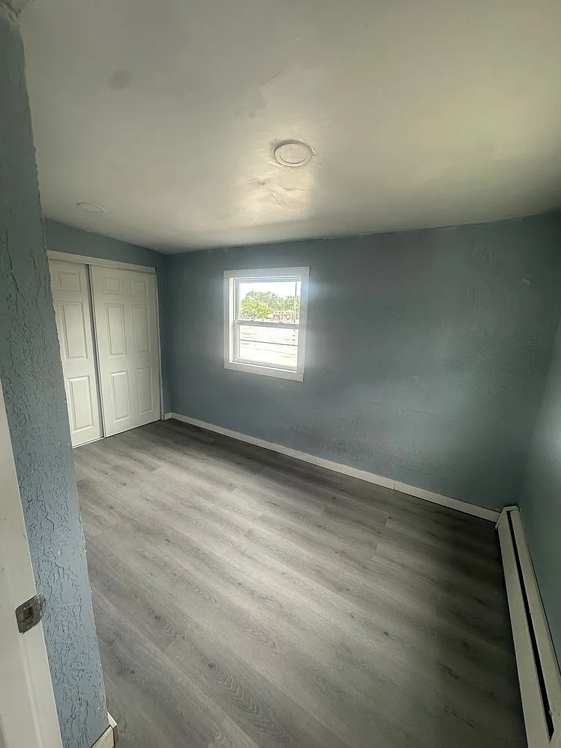 7105 W Capitol Dr — Photo 3