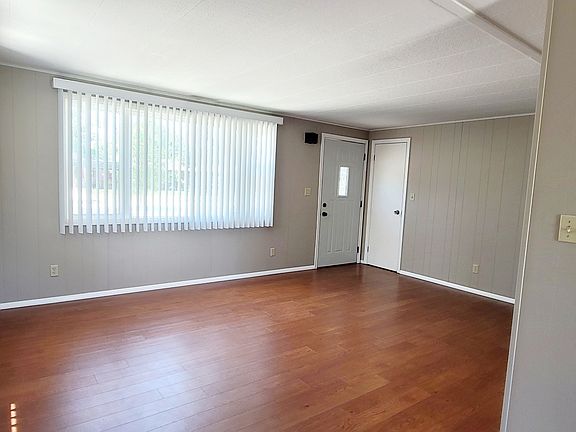 3rd image of 2315 Burlington Blvd