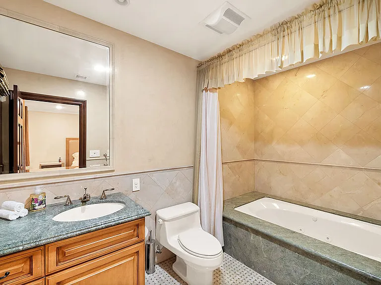 6138 Maryland Dr — Photo 17