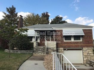 9128 Coral Dr, Saint Louis, MO 63123