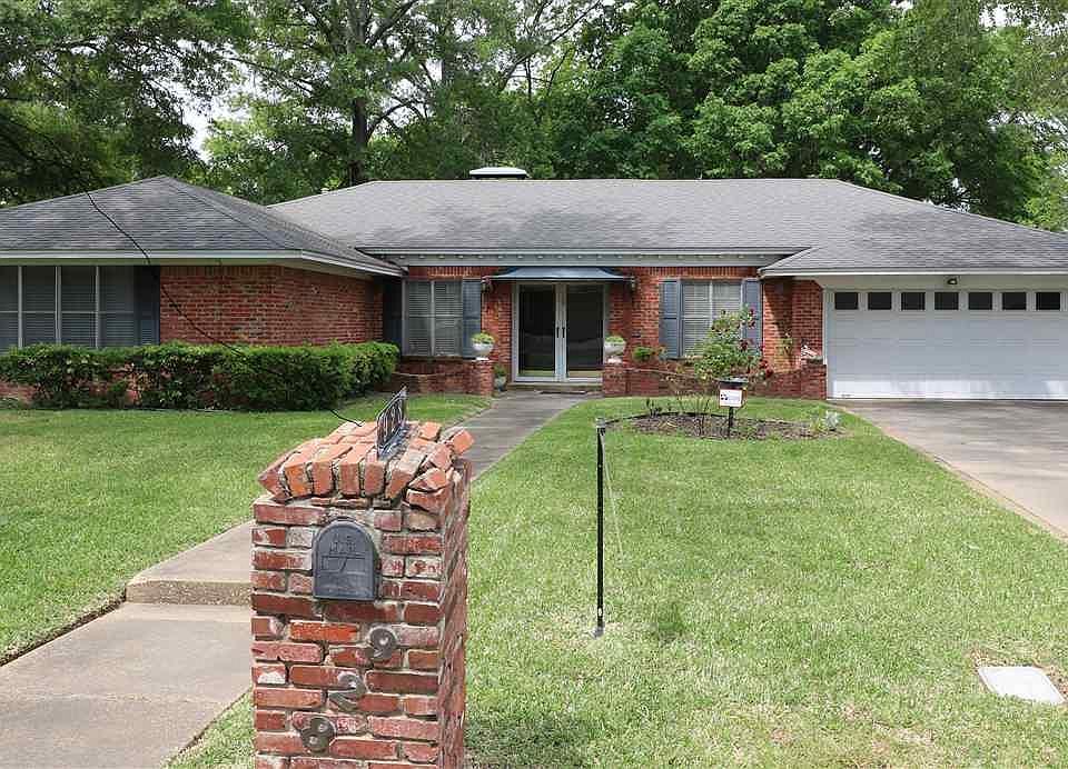 1st image of 928 Neches Dr