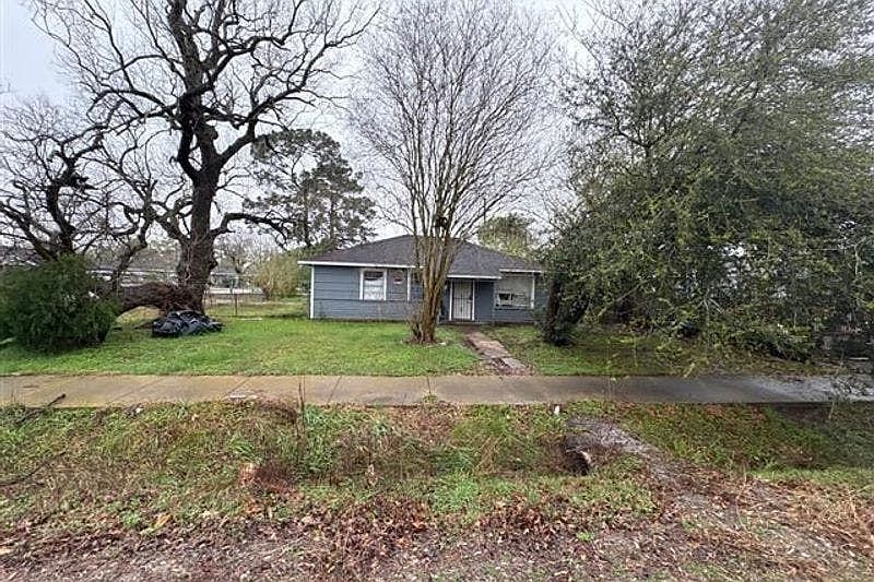 1st image of 3910 Ward St