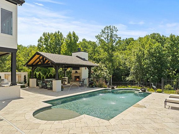 5th image of 316 Stonebrook Farm Way