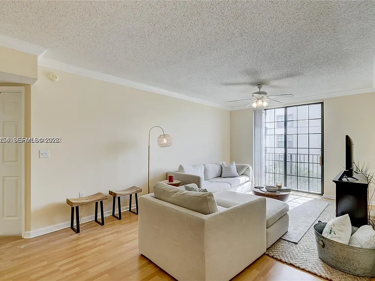 1919 Van Buren St #620A — Photo 7