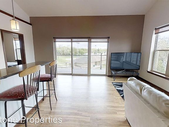 3rd image of 4703 Terminal Dr #309