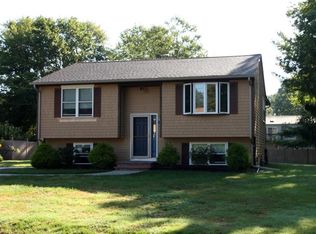 9 Sumac Trl, Narragansett, RI 02882