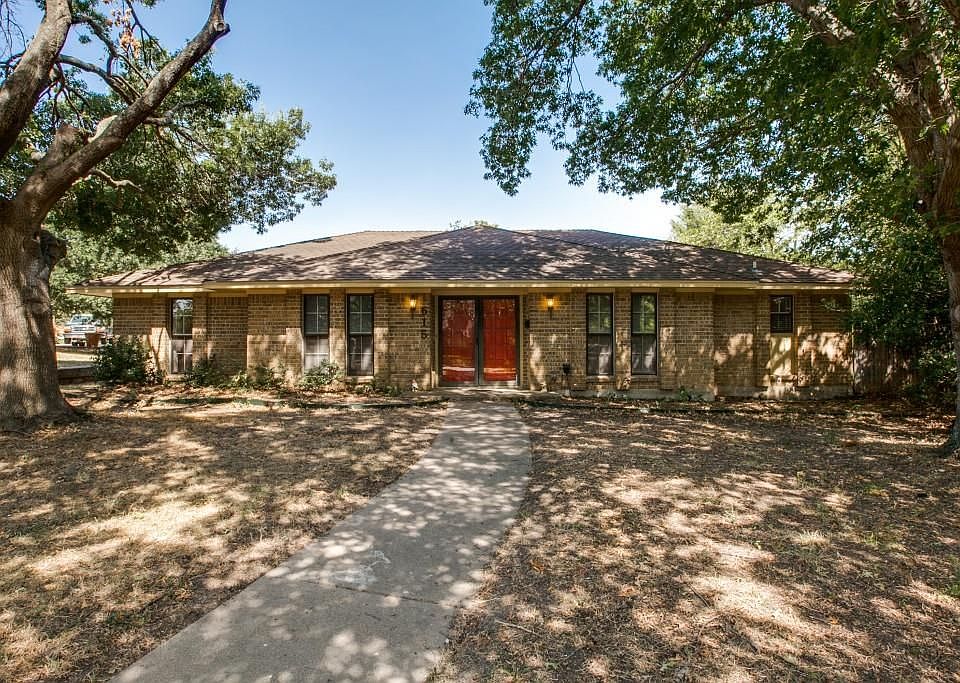 1st image of 615 Willow Brook Cir