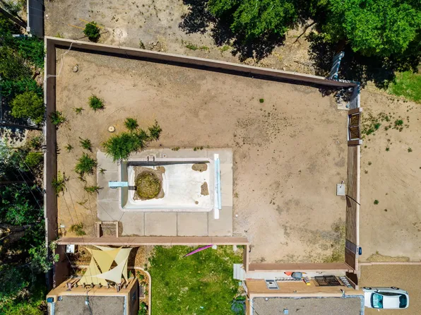 907 Laurel Cir SE, Albuquerque, NM 87108