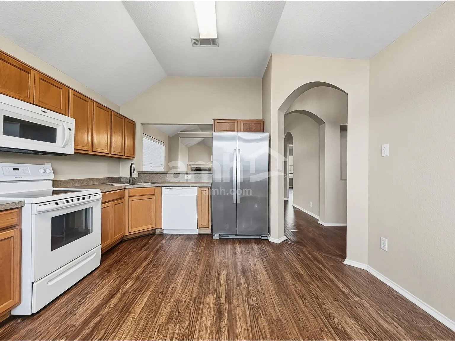 3 bed, 2.0 bath, 1408 sqft, $1,870 — Photo 3