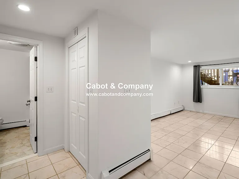 186 W 7th St #A — Photo 15