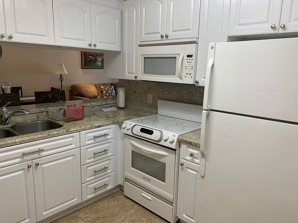 1st image of 923 Coral Club Dr #923