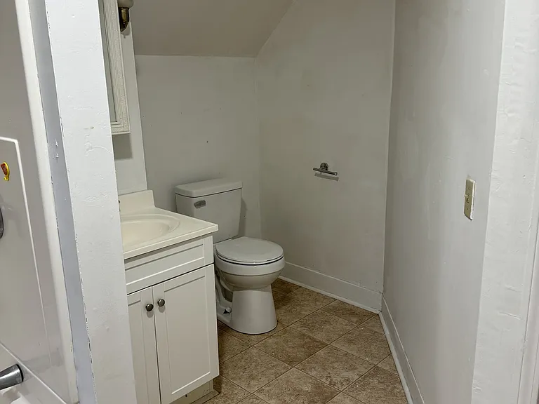 270 S Main St #4 — Photo 8