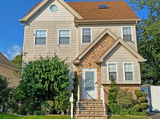 27 Prices Ln, Staten Island, NY