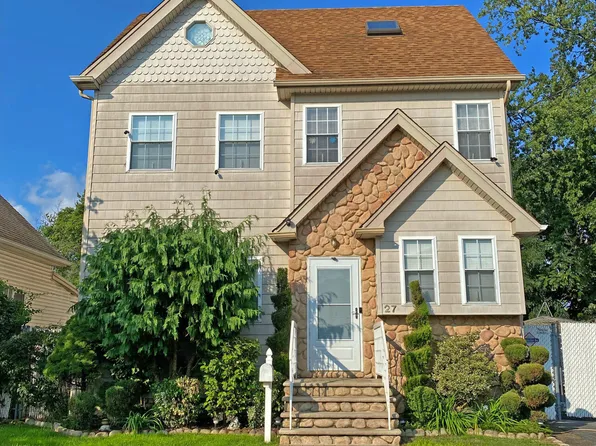 27 Prices Ln, Staten Island, NY 10314
