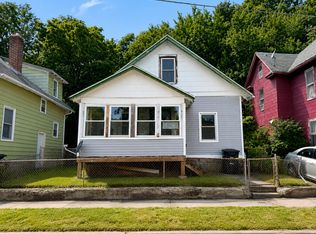 734 13th St, Rock Island, IL 61201