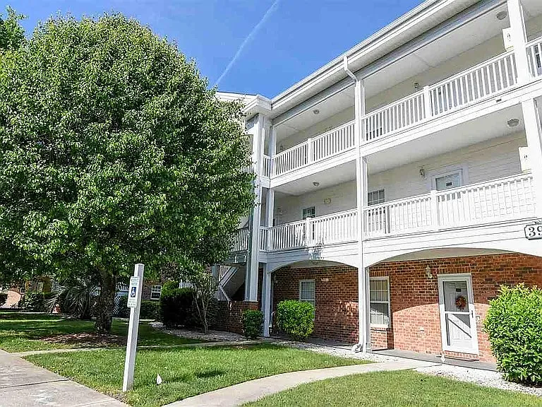 3923 Gladiola Ct #201 — Photo 44