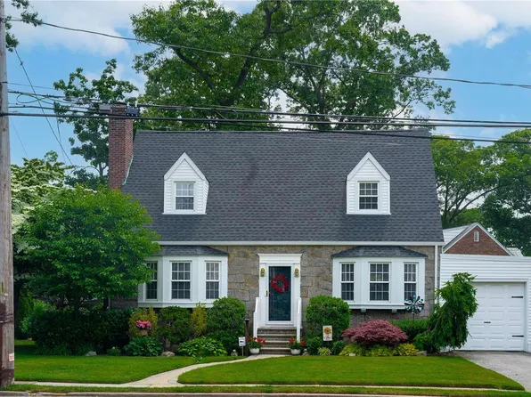 80 Bond Avenue, Malverne, NY 11565