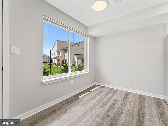 4th image of 1203 Roberts Way