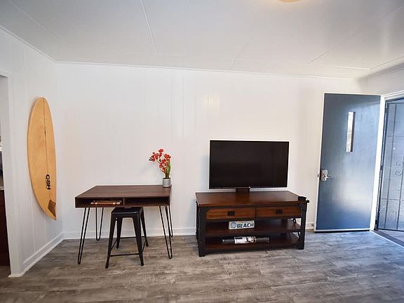 5th image of 938D Kapahulu Ave #1