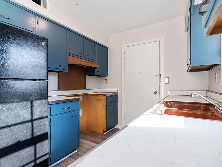 4058 Massie Ave #4 — Photo 9