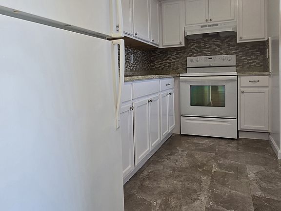 3rd image of 226B Sawmill Rd