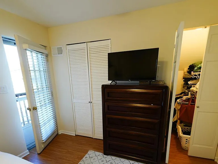 2845 N Southport Ave #2F — Photo 24