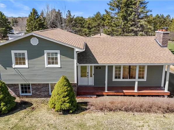 28 Yvon St, Saint Antoine, NB E4V 1L1