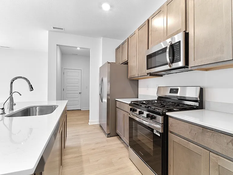 422 Eisenhower St — Photo 22