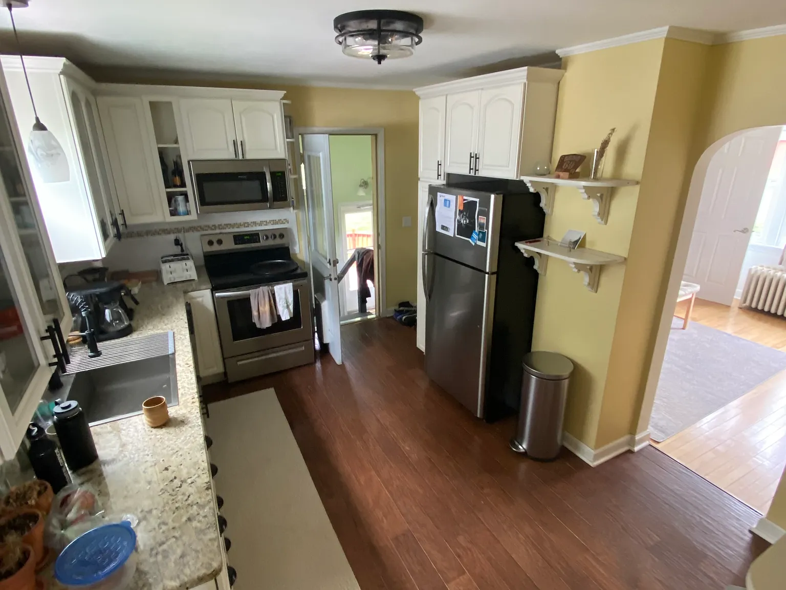 3 bed, 1318 sqft, $2,650 — Photo 2