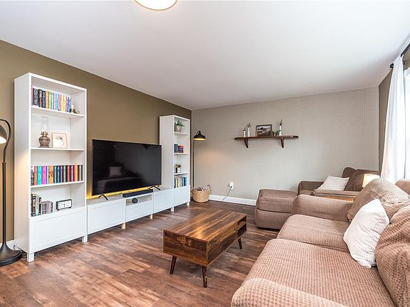 2nd image of 29 Evelyn Ln