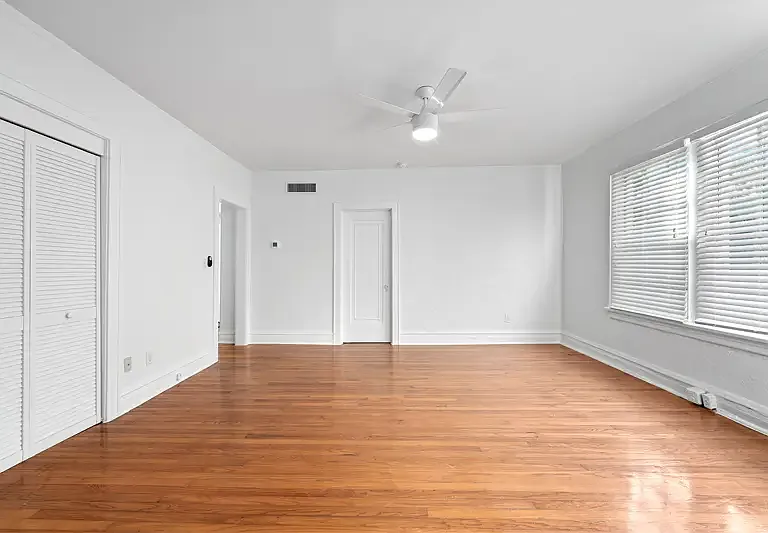 Innovo Living Hyde Park — Photo 73