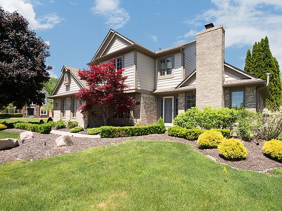 3rd image of 45432 White Pines Dr