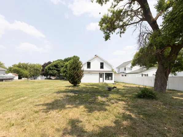 430 Maple St, Blanchard, MI 49310