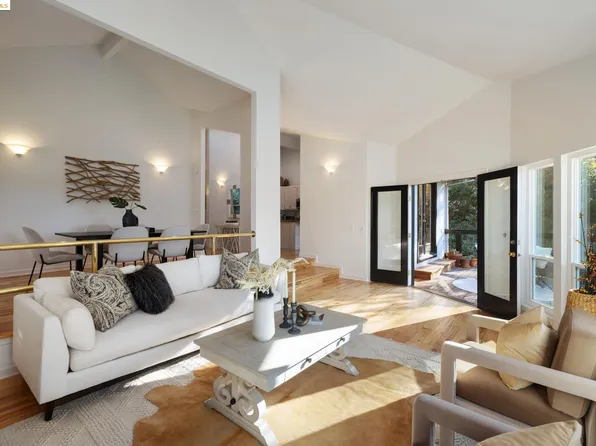 5833 Scarborough Dr, Oakland, CA 94611