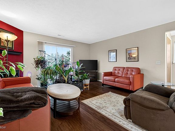 5th image of 10373 Glenway Dr APT 202
