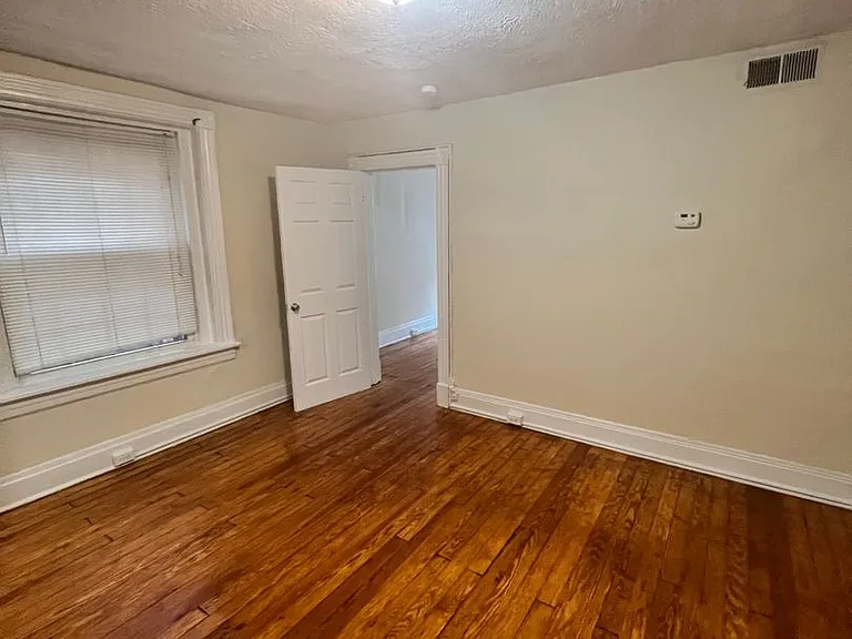 3033 Park Ave — Photo 5
